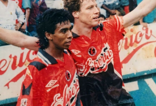 ⚽#EfemerideGEB #DatoGEB

24 marzo 1997 / Filiberto Fulgencio anotó su primer gol en 1° División en derrota de <a href="/ClubTiburones/">Club Deportivo Veracruz 🦈</a> 1-2 <a href="/ClubAmerica/">Club América</a>.

Anotó 5 goles, 2 con Veracruz y 3 con <a href="/TorosCelayaCD/">Club Celaya</a>.

4 de sus anotaciones fueron como visitante, solo a <a href="/FCTecos/">Tecos Futbol Club</a> le anotó 2 veces.