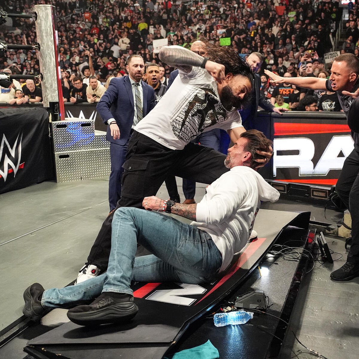 𝓞𝓣𝓒 1 ᝰ not @WWERomanReigns tweet media