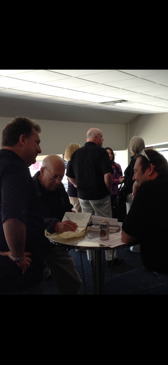 Birdc2028's tweet photo. I met bill at Bristol during the spring race of 2016 in the suite 
Nice guy who spent time with us signing things and just talking https://t.co/ah0zdmruAZ