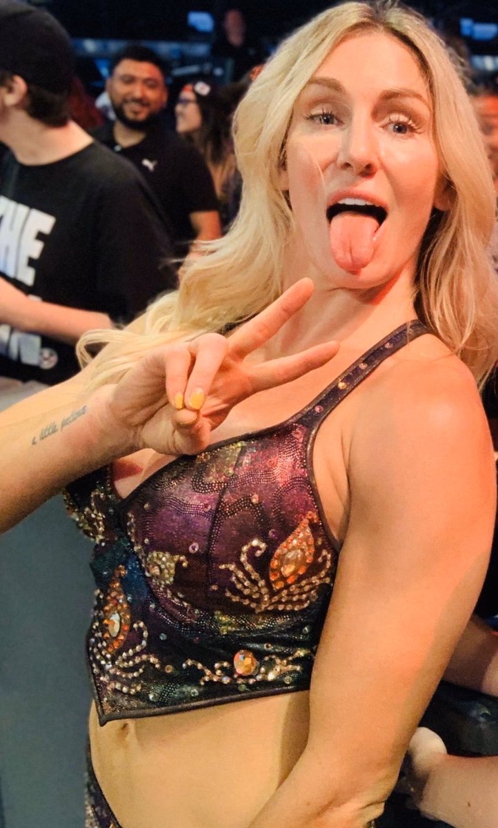 𝙌𝙐𝙀𝙀𝙉 || NOT @MsCharlotteWWE tweet media