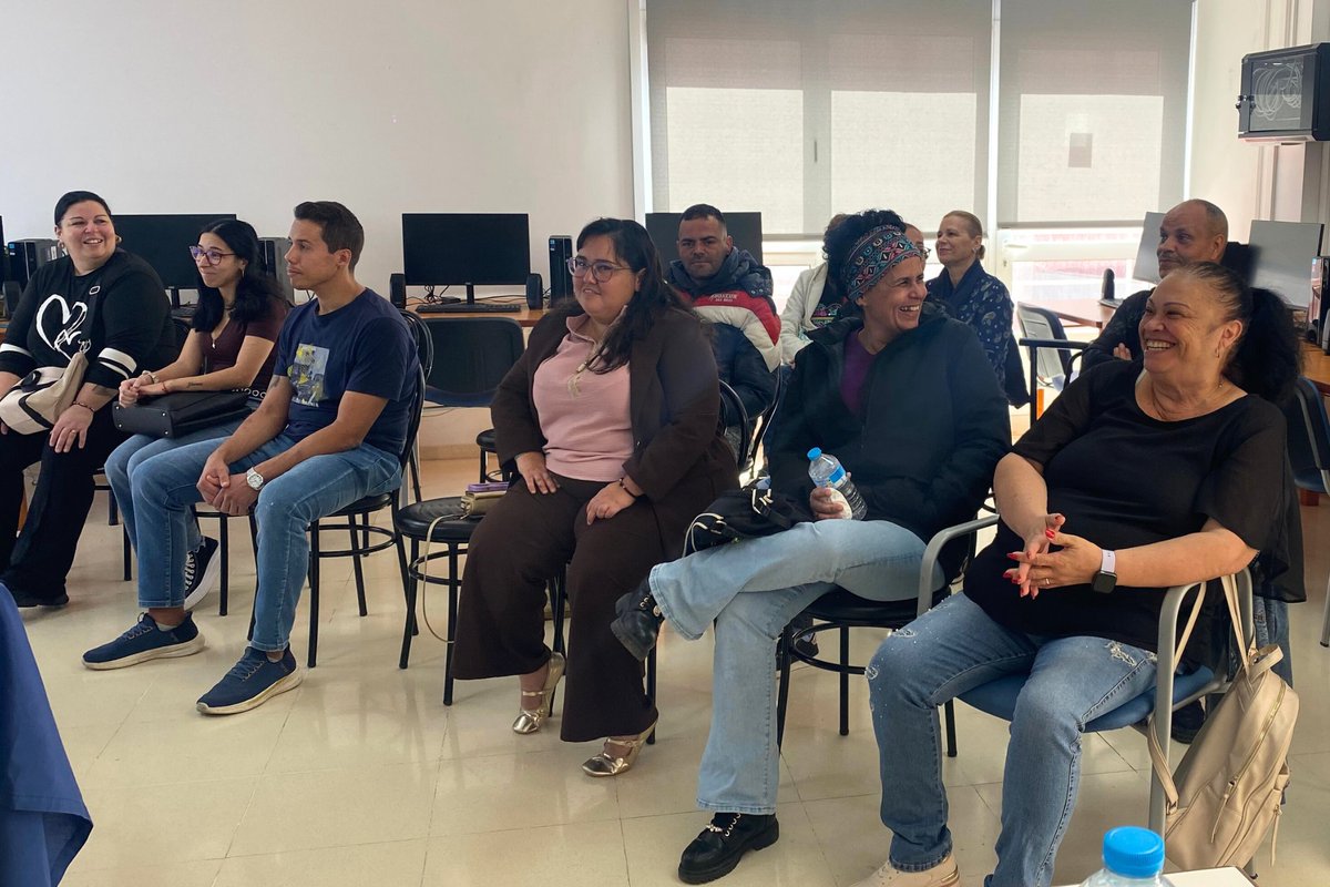 🎓 ¡Día de celebración en Agüimes! Entregamos los diplomas del proyecto de Economía Doméstica y Bienestar Emocional.

🤝 Gracias a Eva López Cazorla, concejala de Bienestar Social, y al <a href="/Aytodeaguimes/">Ayuntamiento de Agüimes</a> por apostar por la formación que transforma vidas.

#eccaedu #Formación