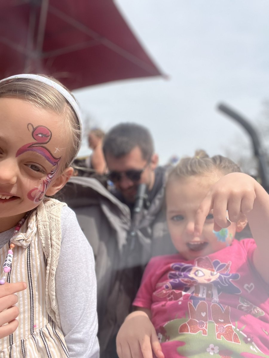 CabernetBay's tweet photo. Zoo girlies 🦩the older they get, the stronger their sister bond grows &amp; it’s the sweetest thing in the world. https://t.co/vCecUPzH32