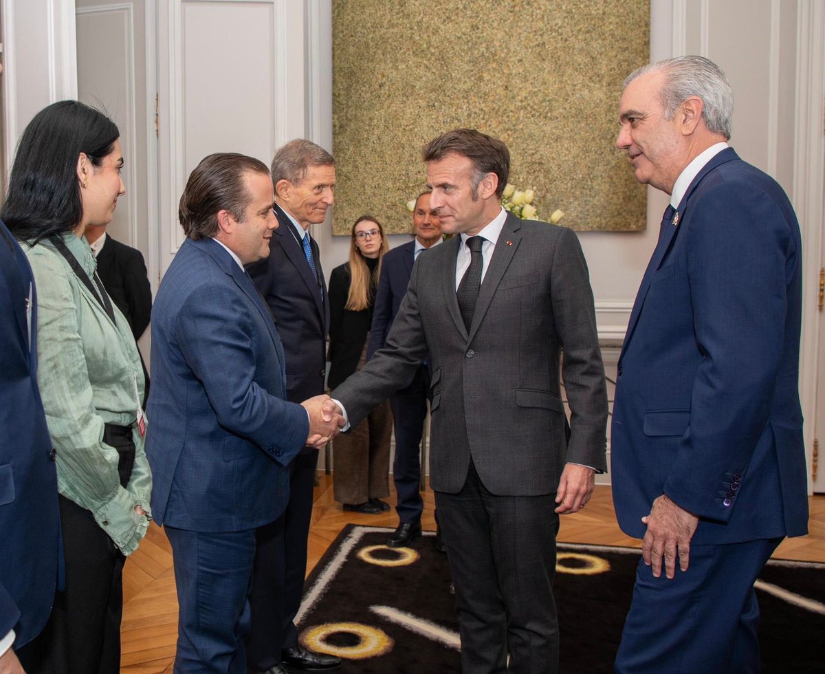 JosePaliza's tweet photo. En reunión en el Palacio del Eliseo ratificamos la solida relación entre Francia y República Dominicana. Somos socios históricos 🤝, cuya confianza se destila en el tiempo. https://t.co/HSpoJXBvOc