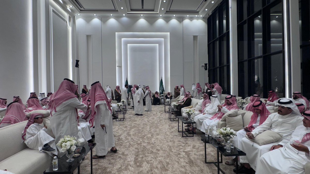 حفل زواج الشاب / إبراهيم بن عبدالعزيز الهويمل بزواجه من كريمة ابن العم / فارس عبدالرحمن الفارس 

بارك الله لهما و بارك عليهما و جمع بينهما في خير