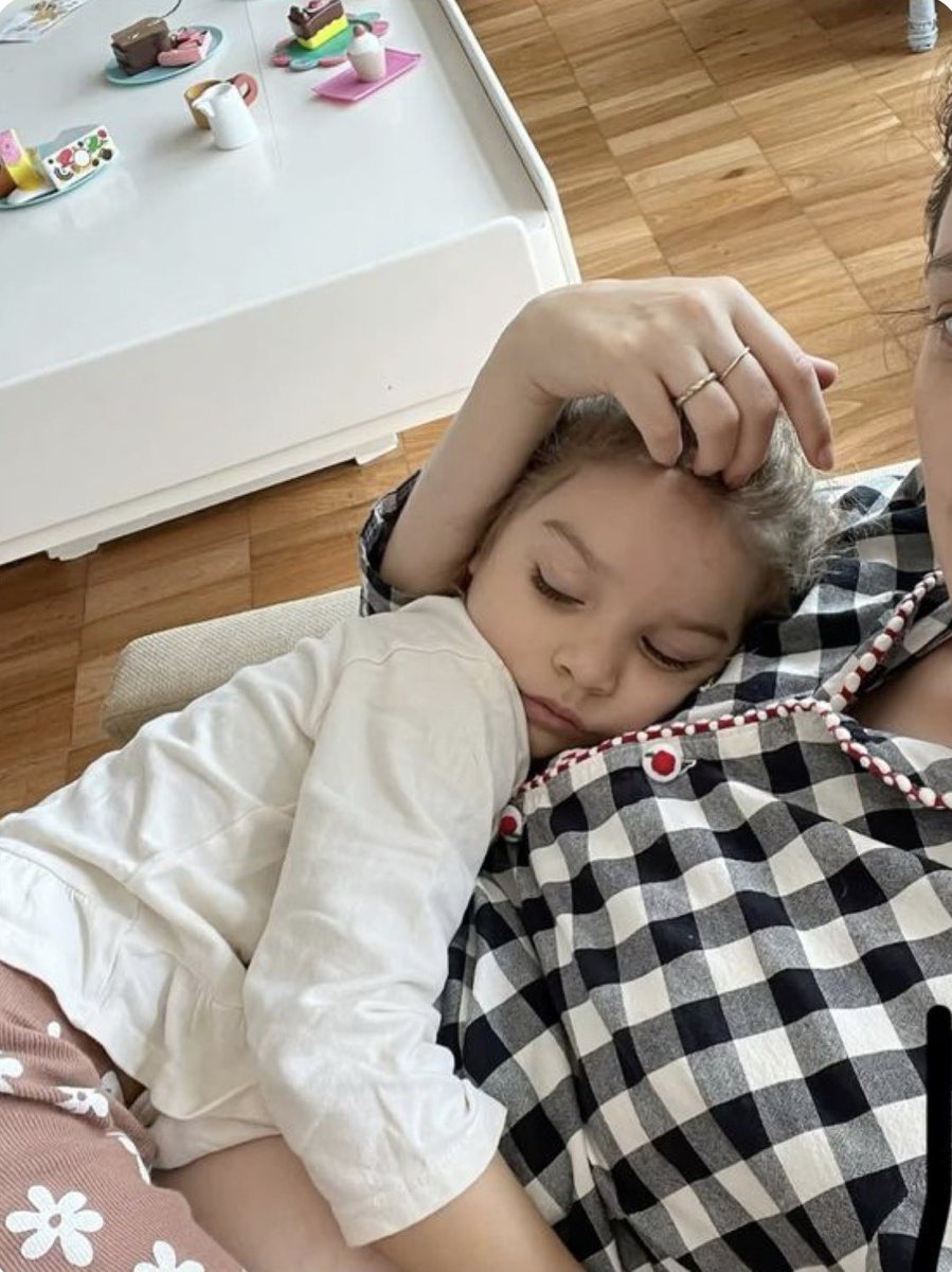 Sσρнια Beckett tweet media