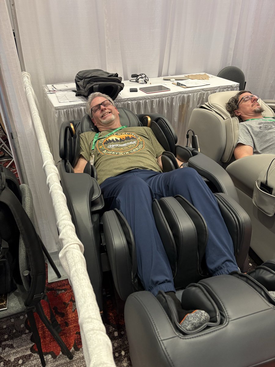 Boise_Chiro's tweet photo. Ever wonder what a #parkerseminars #chiropractic conference in #parkervegas looks like? We brought back loads of #knowledge to better serve our patient. 
#business
#garyvee https://t.co/Kjo2Sry7ZT