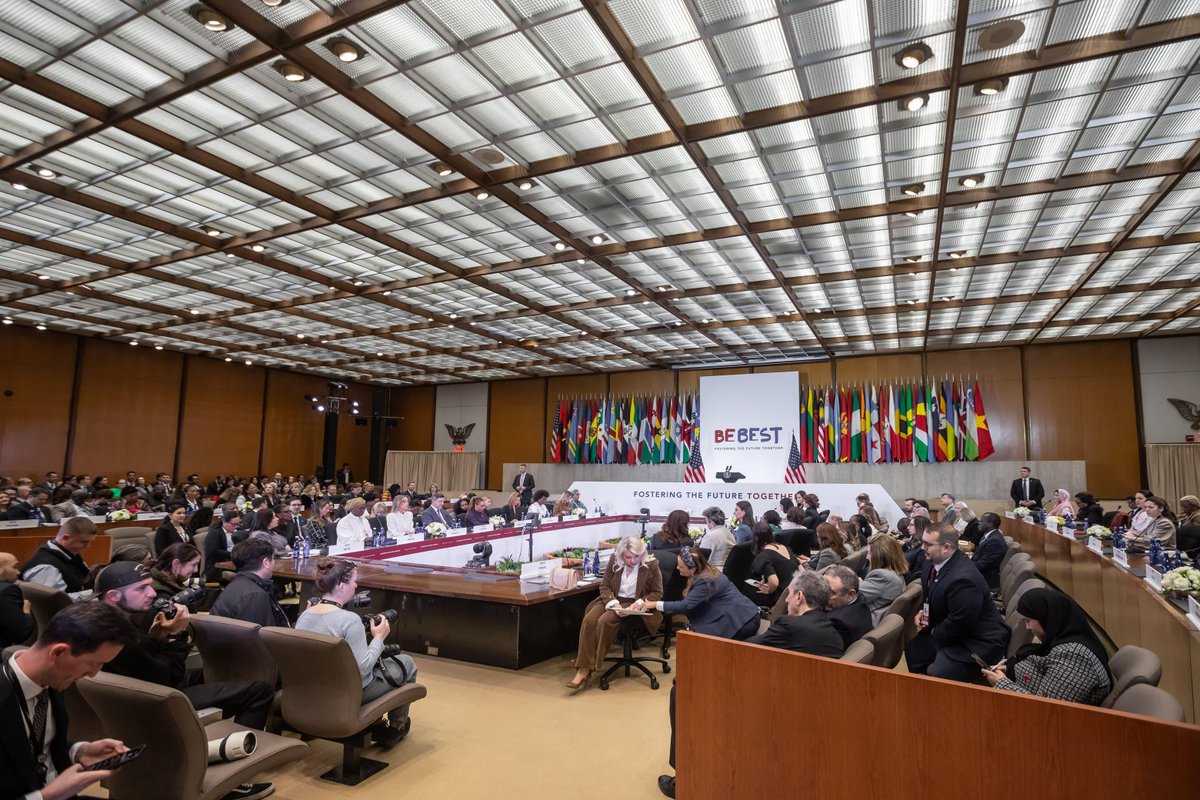 Santiago Peña tweet media