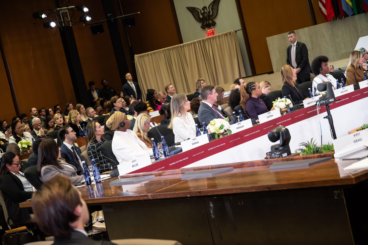 Santiago Peña tweet media