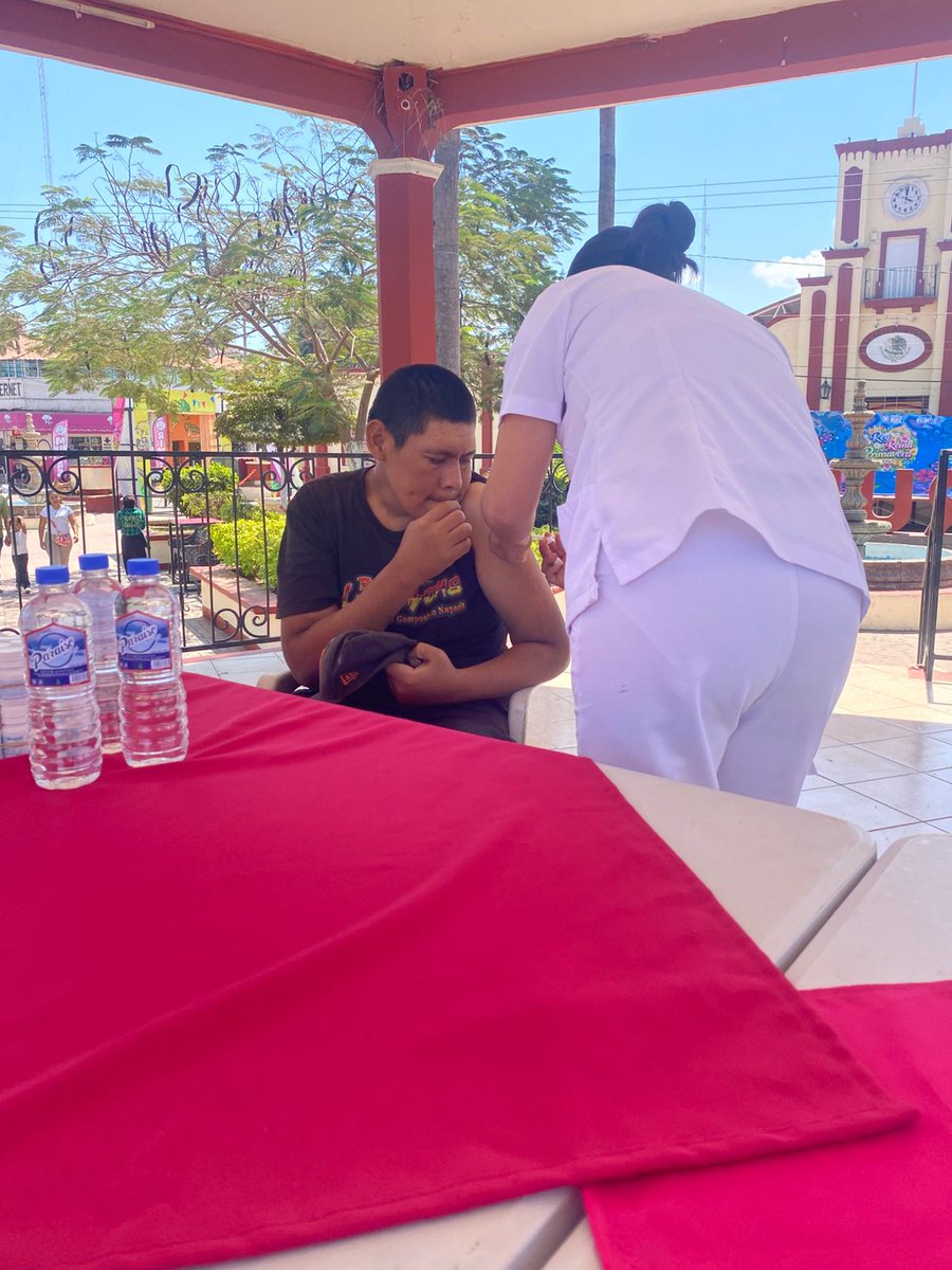 Issste_Nayarit's tweet photo. 👉¡Continúan las jornadas de vacunación! 🙌
✅En las instalaciones del CBTA de Ruiz, así como en la cabecera municipal, personal de #ProVac administró la vacuna contra el sarampión a todas las personas que la solicitaron, siendo o no derechohabientes del ISSSTE. 🤗 https://t.co/LeGf2uWQfP