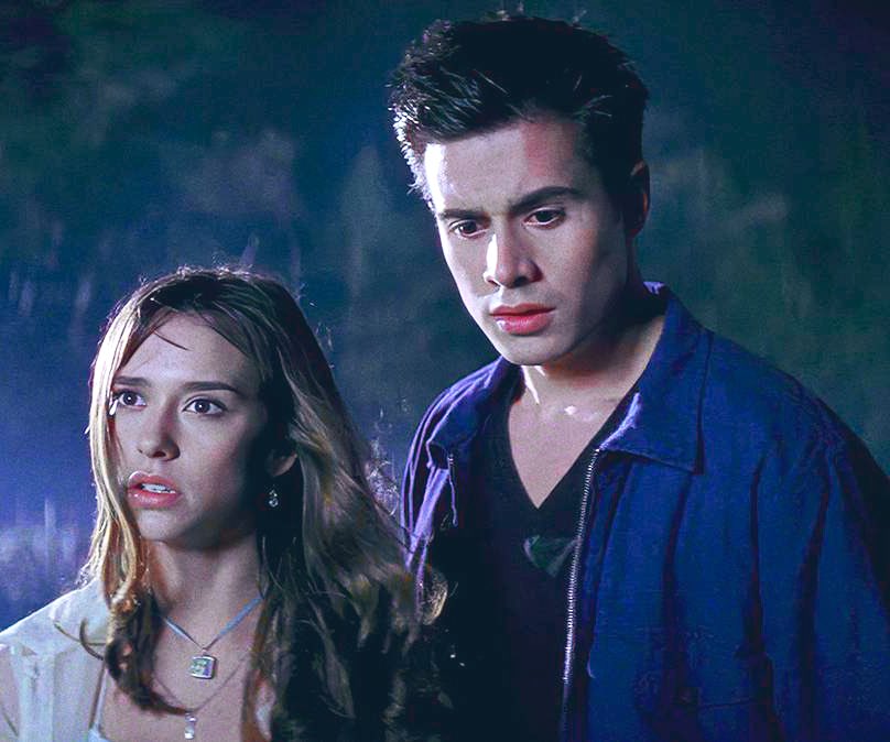 #IKnowWhatYouDidLastSummer Stevie, Ava, the pointless fiancé &amp; the pastor ‘red herring’ don’t exist. Julie dreams about Helen after her, Ray &amp; Karla’s kids accident, she has dreams about Barry also, they warn her she knows the killer, spoken only in nightmare riddles.