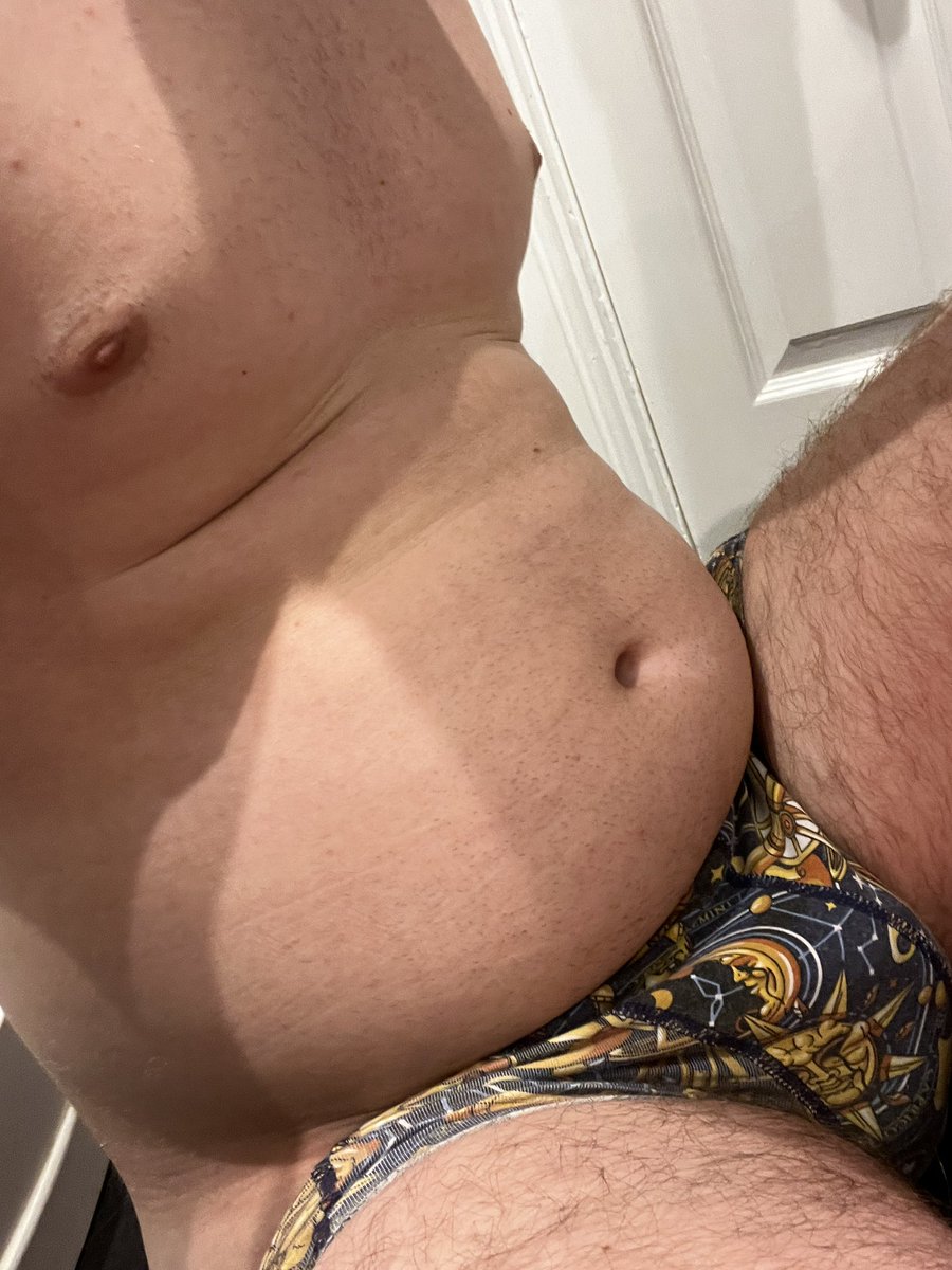 Big_Belly_Bread's tweet photo. Anyone fancy rubbing this…?
#tummytuesday https://t.co/EheUepngGp