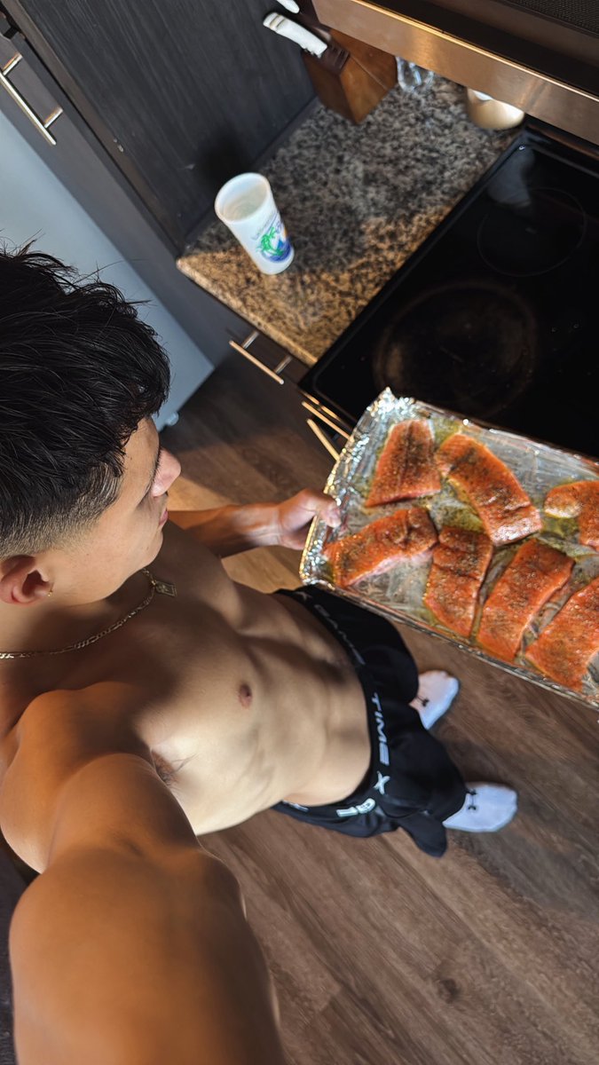 RaulS555's tweet photo. post-gym meals tn 🙂‍↔️ 🍣 https://t.co/kDZJjq50wd