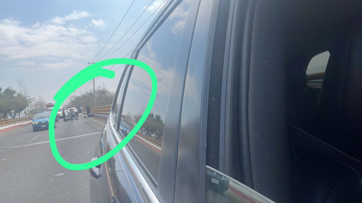 TUXTLA 

Reportan a motociclista caído y l3sion4do sobre el Libramiento Norte Poniente, a la altura de Los Amorosos. Circule con precaución.