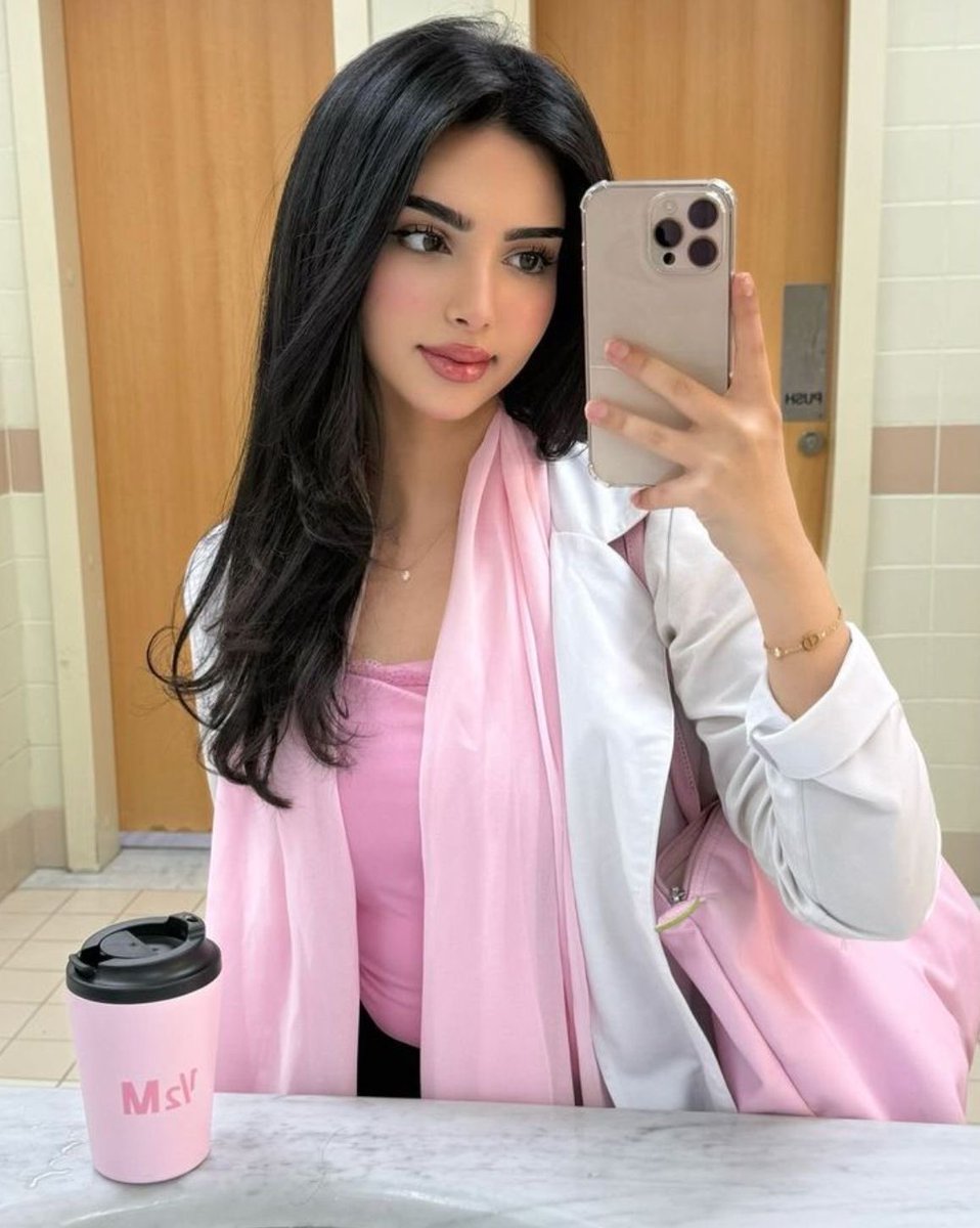 يا <a href="/grok/">Grok</a> لبسها نظارات شمسيه واربط شعرها على فوق