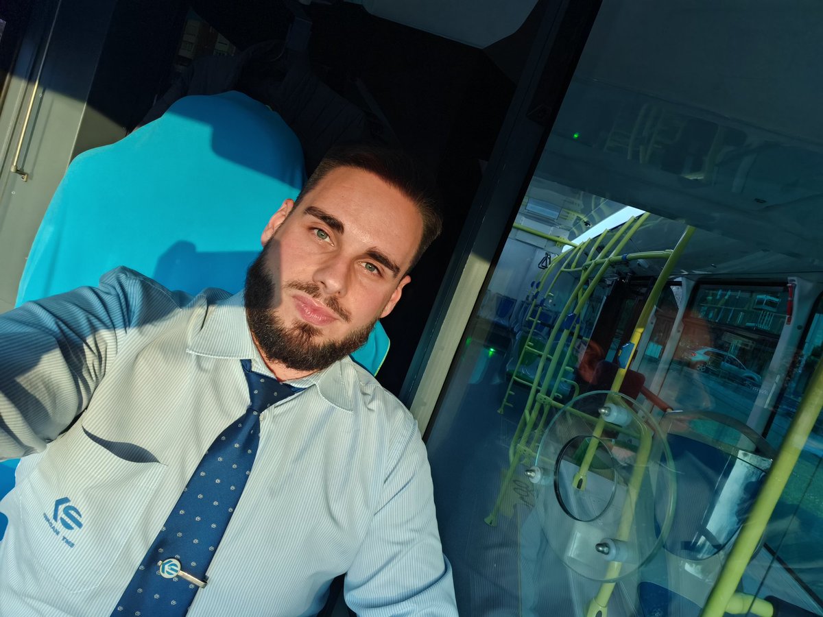 MCMXCII 👨‍💼🚍🌇 tweet media