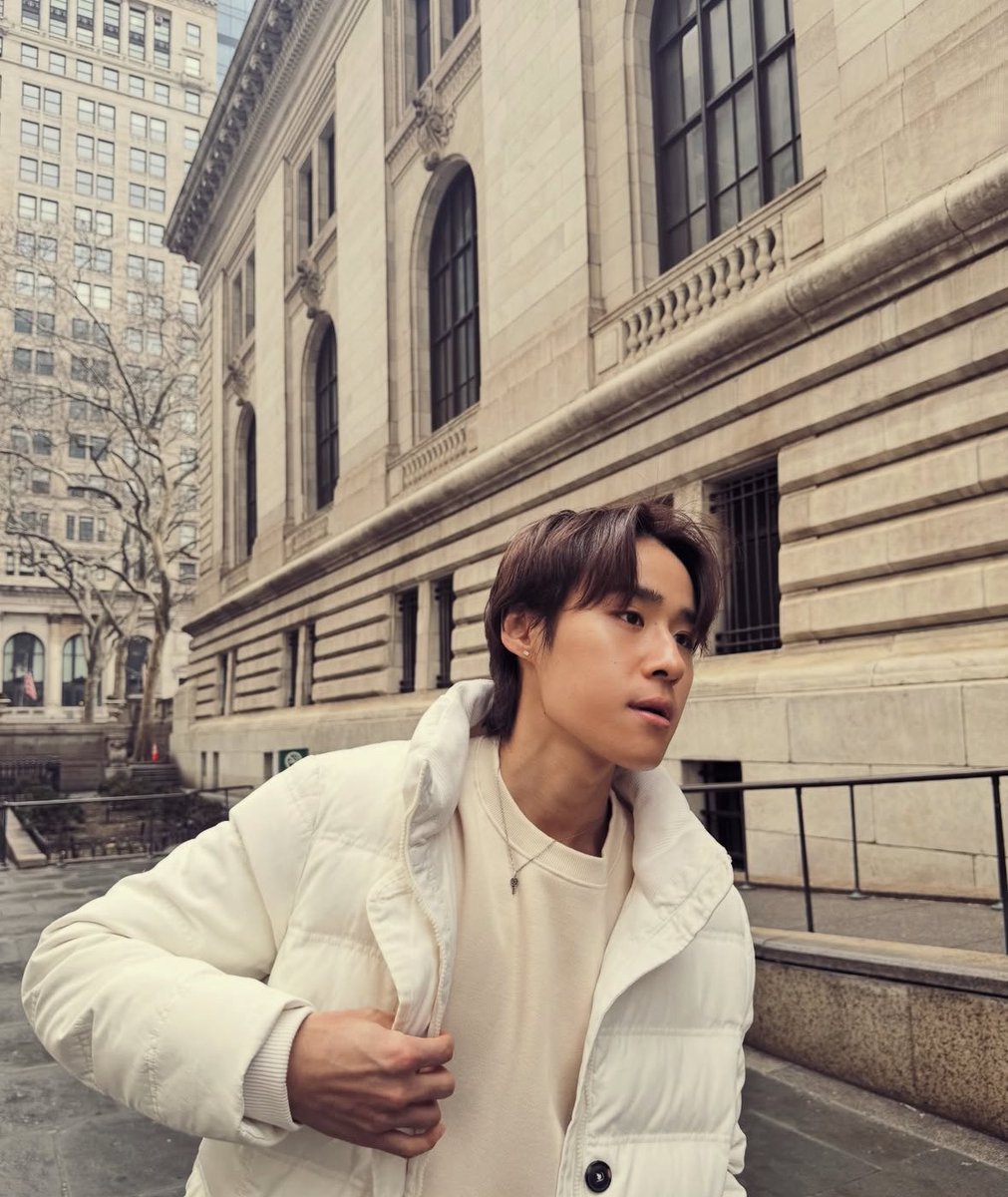 jcloveslykn's tweet photo. #dylanjun / #jundylan au || alpha movie star, dylan zhou, ends up with jun as a bodyguard and jun is an omega — an omegaverse au 🤭 

a gift for @lyknwestie https://t.co/NpIxE1YbEE