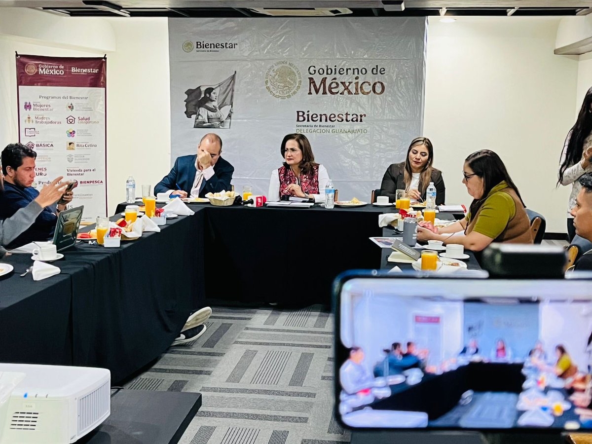 Hoy sostuvimos un encuentro con representantes de los medios de comunicación para informar sobre el proceso de incorporación a la Pensión para el Bienestar de las Personas con Discapacidad en Guanajuato. ♿️🧑‍🦽👩🏻‍🦯

Del 23 al 29 de marzo, estarán habilitados 56 módulos de atención