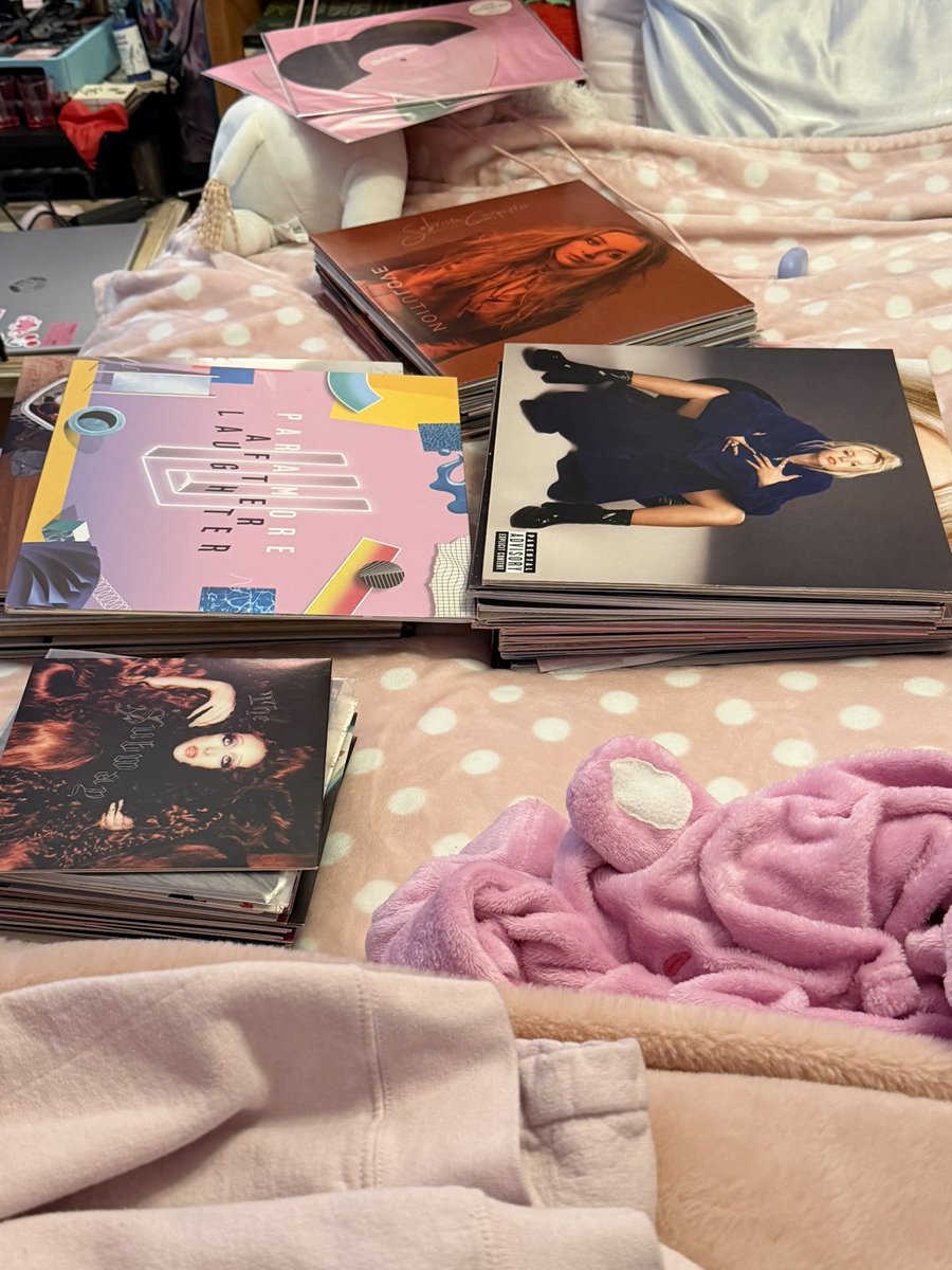 bri MET SABRINA 💌 is scared of harry styles tweet media