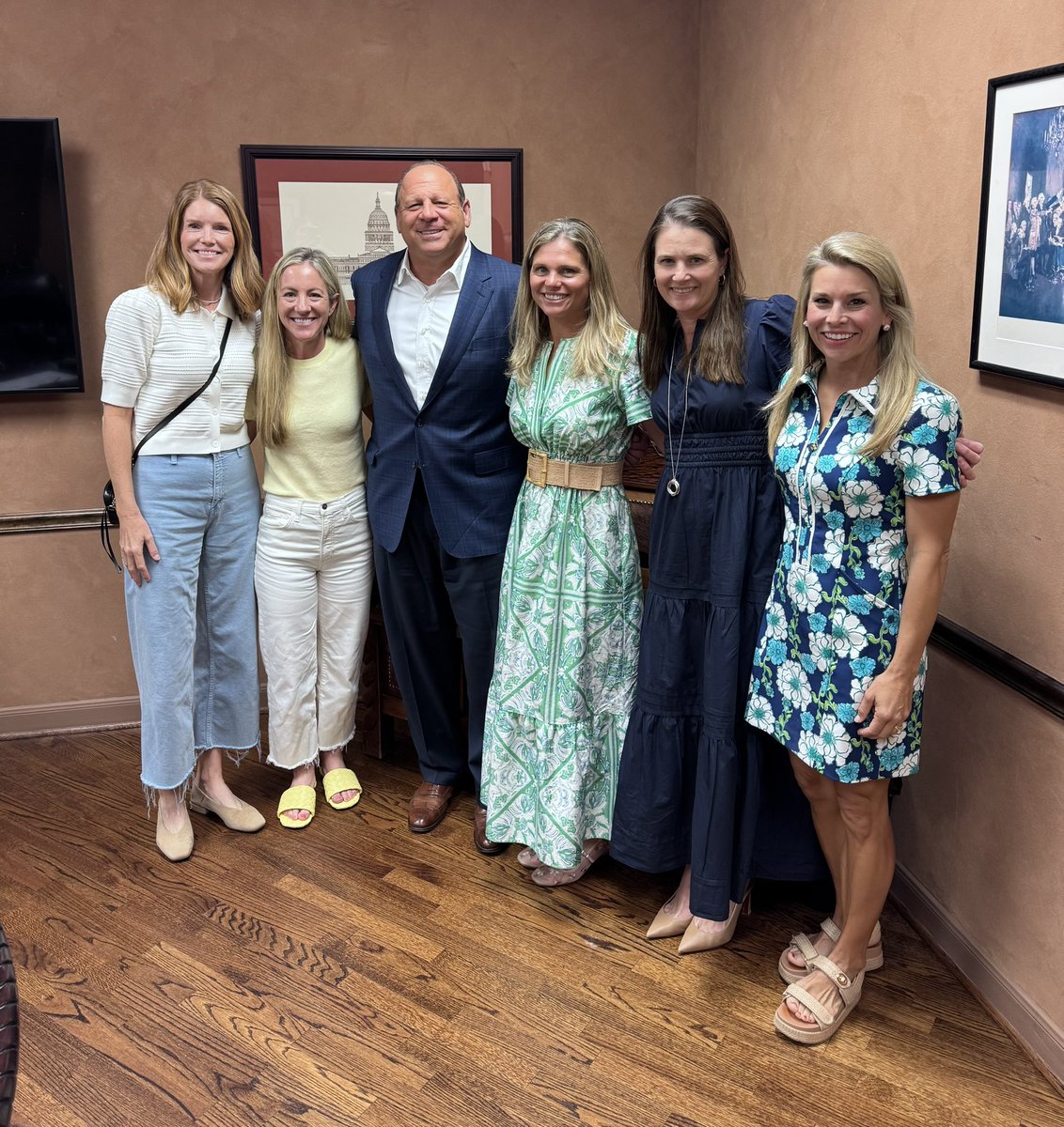 Mano DeAyala tweet media