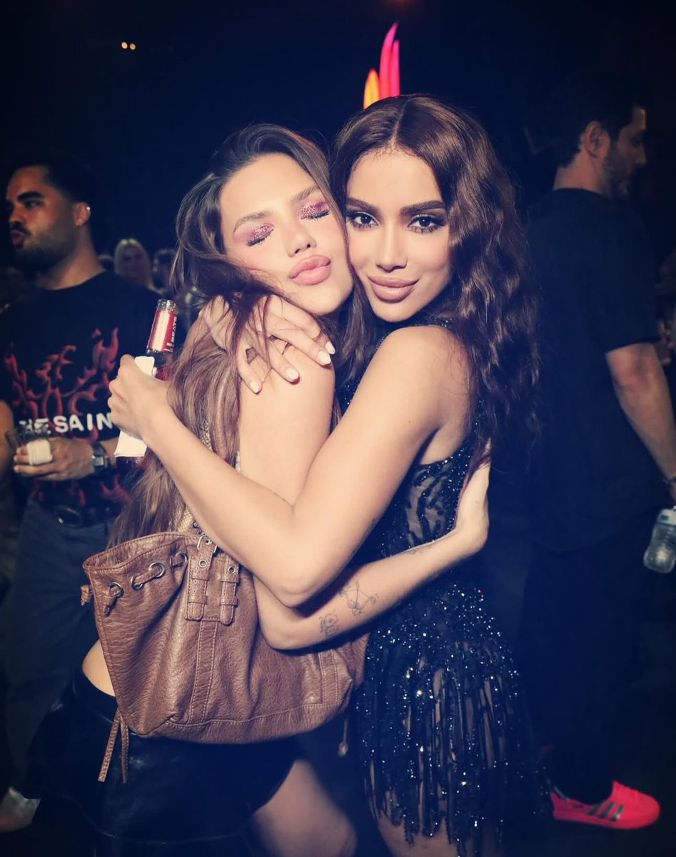 Fonte Anitta tweet media