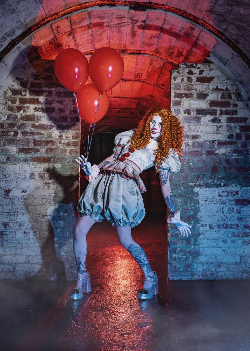 death_pixiex's tweet photo. You’ll float too 🎈🤡
Had so much fun cosplaying as the iconic horror character Pennywise, always exciting doing these sort of cosplays that bring ‘creepy’ and ‘pretty’ together!

#pennywise #welcometoderry #pennywisecosplay #horrorcosplay #cosplayer #clowncore #cosplay https://t.co/zbNM393nts