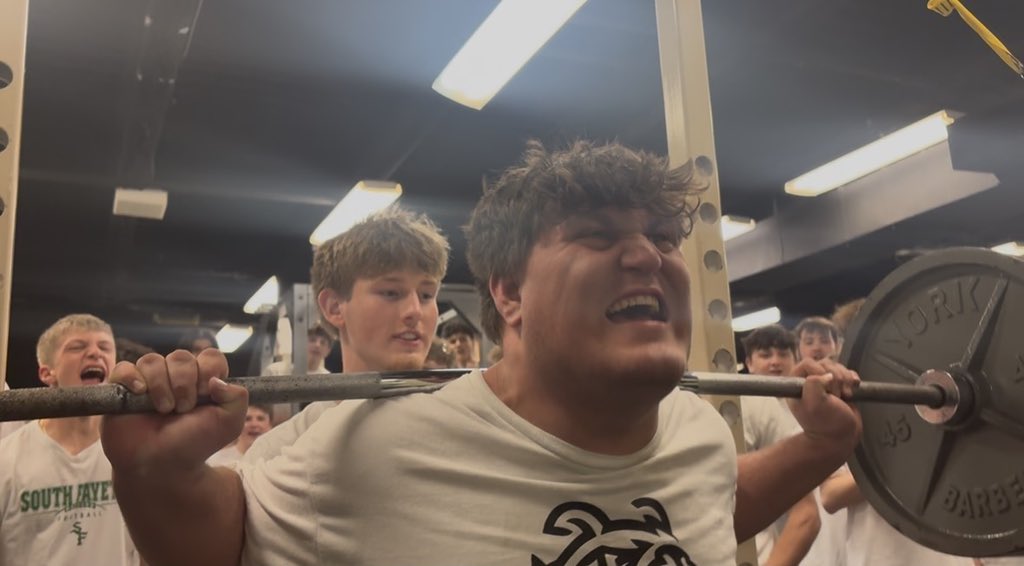 SFLionsFB's tweet image. Rising senior OL/DL RJ Neve roaring into the spring squatting 500x3! #gohunt