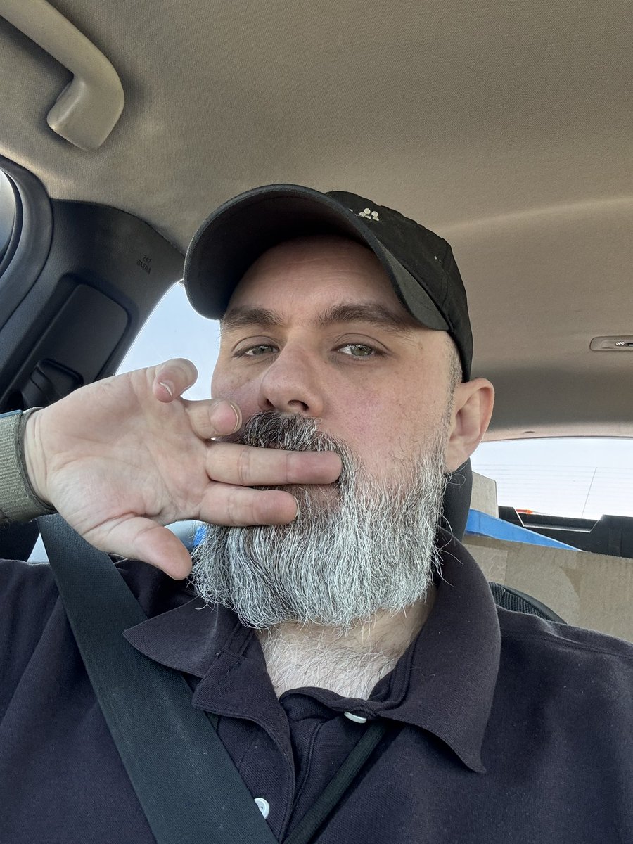 Hunter 👻🖤 tweet media