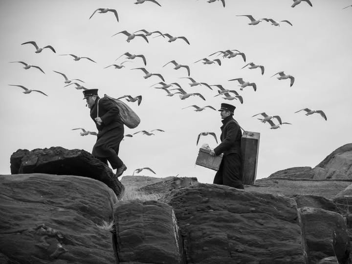 literlandweb1's tweet photo. "Quería estar extraviado, mas no perdido. Si estoy extraviado, aún podrán encontrarme".
Julio Verne.
📷"The Lighthouse", Robert Eggers (2019) https://t.co/r0BLtvv1cM
