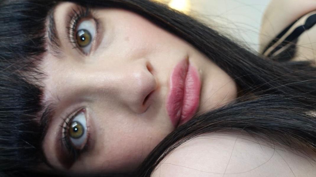 Lera Abova via Instagram:
Duas semanas de One Piece temporada 2, nakama 🖤

Assumir esse papel é como algum tipo de destino. Por muito tempo, me senti como a “criança do demônio” sem realmente entender o porquê. Às vezes, a vida só faz sentido depois de desmoronar algumas vezes