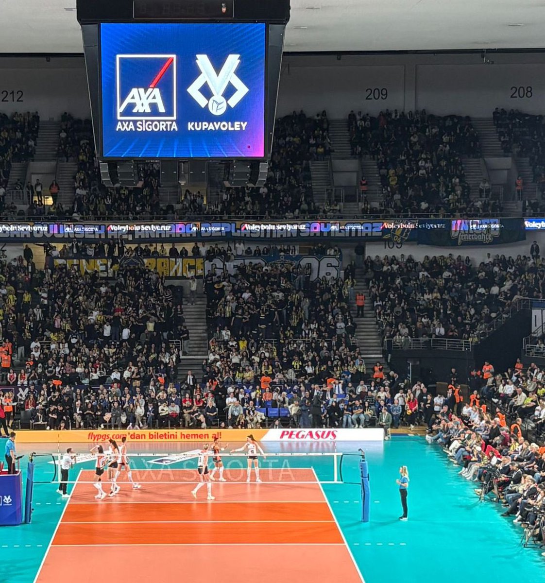 UNIGFB06 tweet media