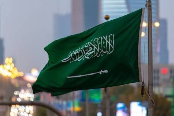 AlArabiya_KSA's tweet photo. صرح مسؤول رفيع في وزارة الخارجية السعودية لـ #العربية أن المملكة سبق أن نفت المزاعم بأن القيادة السعودية تفضل إطالة أمد الحرب.
وأضاف المصدر أن وزير الخارجية الأمير فيصل بن فرحان أعلن في مؤتمره الصحفي بعد الاجتماع الوزاري لدول عربية وإسلامية في الرياض أن الاعتداءات الإيرانية يجب أن تتوقف، وأن لصبر السعودية حدودا، وأنها تحتفظ بحقها في الرد وردع العدوان بإجراءات سياسية وغيرها.