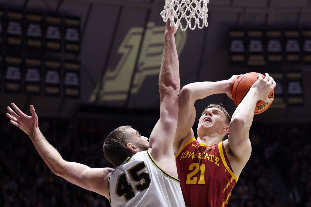 OddsTrader_'s tweet image. 🏀 NCAA Tournament Sweet 16 🔥
Best, Worst Bets to Win National Championship

With tip-off for the Sweet 16 set for March 26, we’re breaking down the latest national championship odds to identify the best, and worst. See our picks! ow.ly/bK3k50YyfRq

#NCAAB #MarchMadness