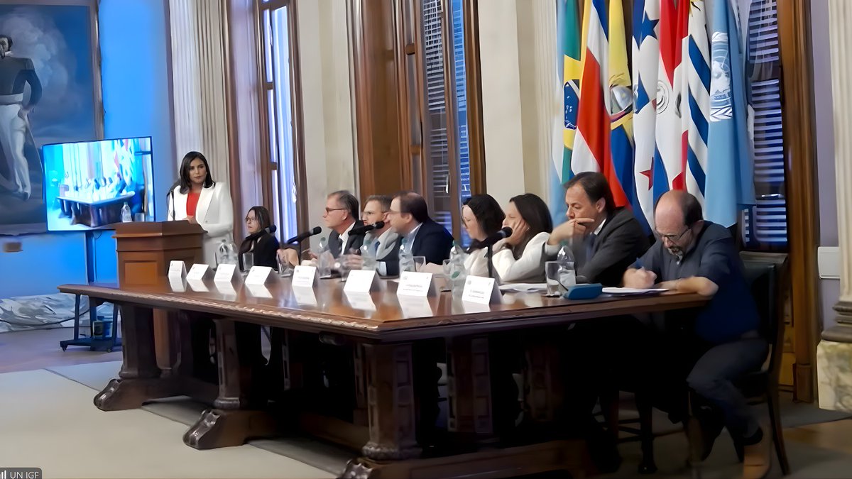 UruguayInnovaUI's tweet image. ✅U+I partició en una mesa de intercambio en el marco de la cumbre parlamentaria "Anticipando el futuro digital: Fortalecimiento de la gobernanza parlamentaria y la innovación democrática"

➡️Junto a #Academia, el #Estado y #SectorPrivado, se intercambiaron estrategias para la