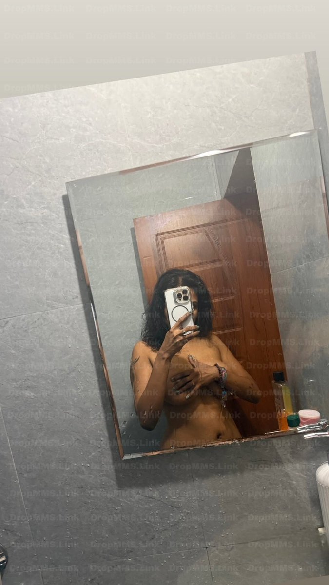 cinenudes's tweet photo. Dr Shinu Shyamalan hot pics 🥵 https://t.co/DnbnP9WfW1