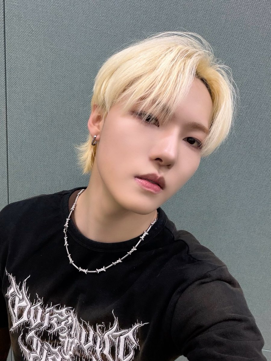 moon 💫🦔 is delulu tweet media