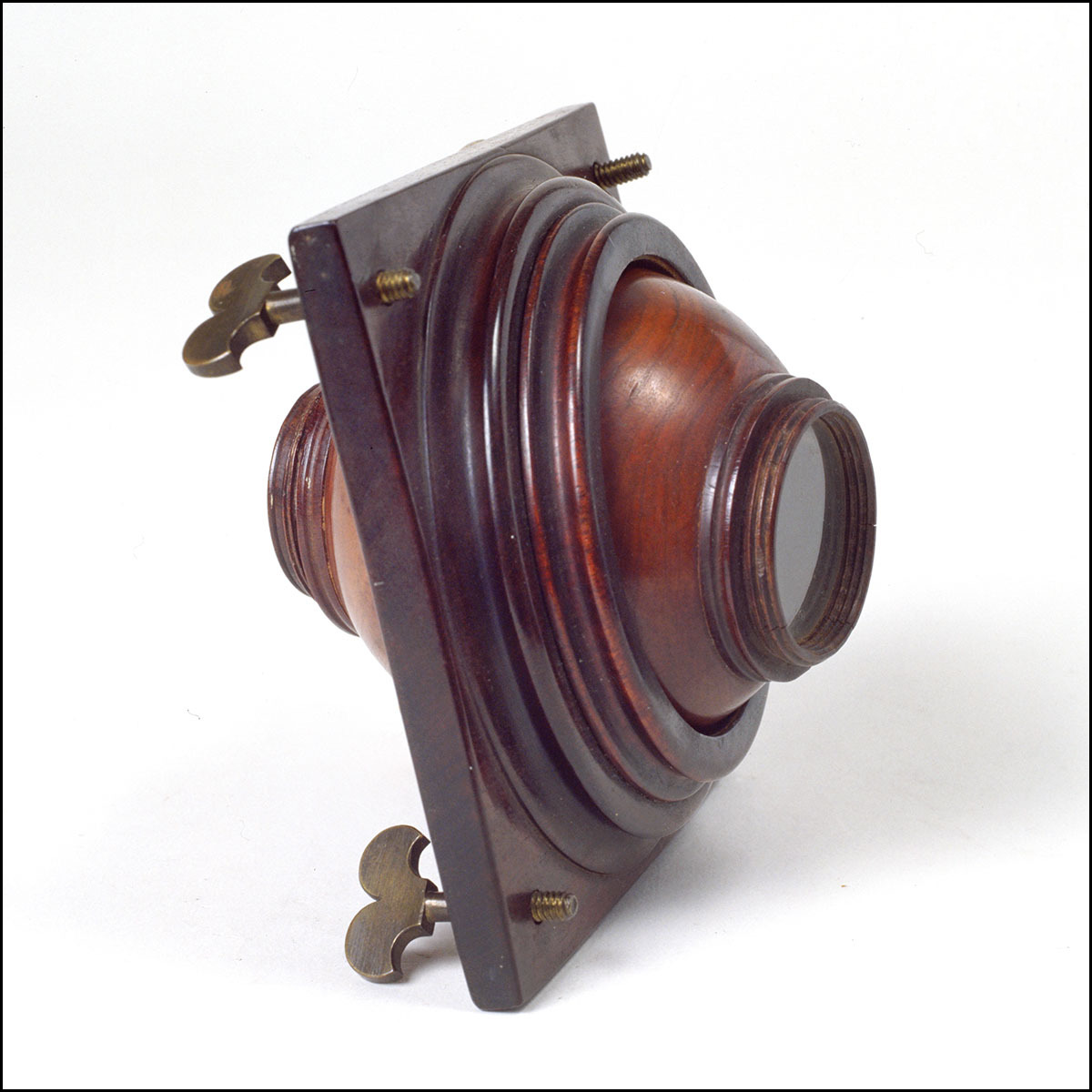 RealPreCinema's tweet photo. The Camera Obscura with the lens known as a #Scioptric ball within a newly coined field of #scioptricks, sold in London according to John Harris's ‘Lexicon Technicum’ (1704).
It may also have been in mutual practise as a drawing tool for wide angle views of Panoramic scope. Because the lens could rotate smoothly within its mount, the user could sweep the horizon without repositioning the device, trace continuous Panoramic scenes, follow moving subjects or changing light and adjust the angle for #architectural or landscape drawing.
This was a major improvement for artists, and surveyors. Scioptric balls often used paired lenses or carefully fitted single lenses to increase brightness and clarity.
The spherical mount reduced stray light leakage and the adjustable angle allowed optimal alignment with the sun or scene. These improvements made the Camera Obscura more practical for field use.