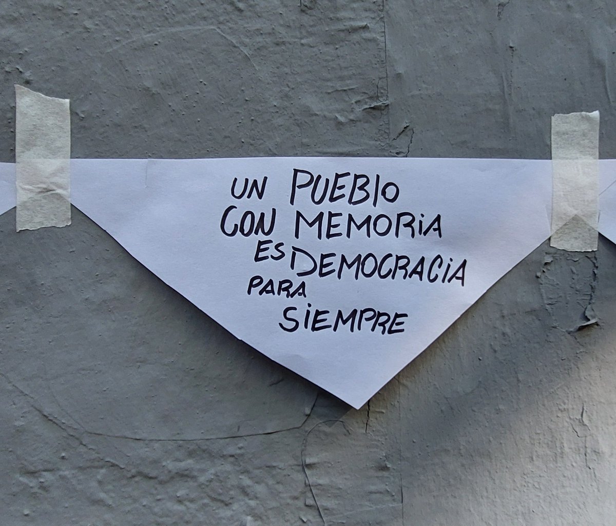 BorginiPedro's tweet photo. Junto a compañeros y compañeras movilizamos a Plaza de Mayo en el Día Nacional de la Memoria por la Verdad y la Justicia.

A 50 años del golpe, reafirmamos nuestro compromiso con la memoria, la verdad y la justicia, y con la defensa permanente de la democracia.

#NuncaMás. ✌️🇦🇷