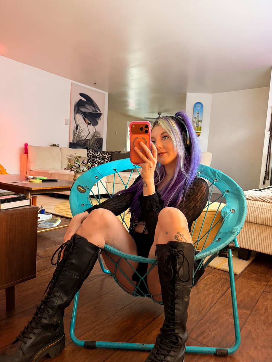 bri // new livestreamer 18+ tweet media
