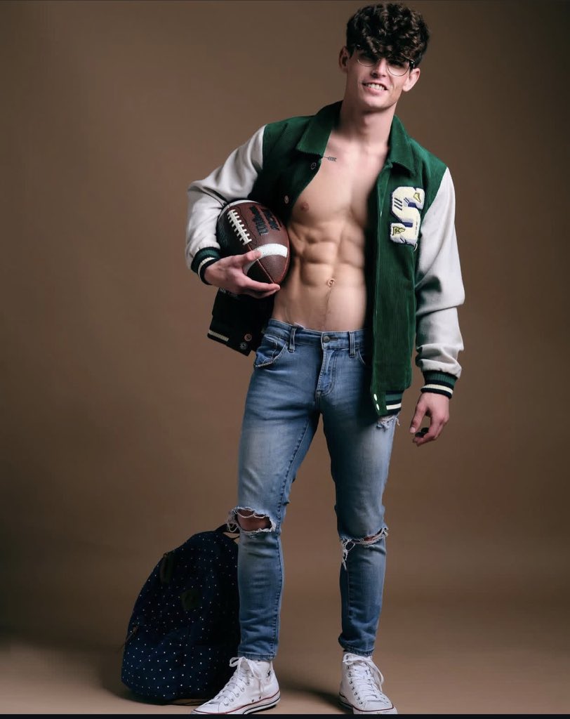 Just Eniola 💜 tweet media