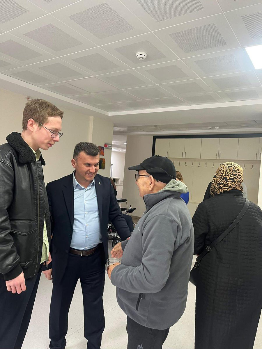 akgencdevrek67's tweet photo. 📍Yaşlılar Haftası Ziyareti

AK Parti İlçe Başkanımız Sayın Muharrem Terzi,Siyasi ve Hukuki İşler Başkanımız Efe Mezir ve Yönetim Kurulu üyelerimiz ile birlikte, Yaşlılar Haftası dolayısıyla bölgemizde bulunan huzurevini ziyaret ettik.
@ozfeyyaz 
@OMERFARUKDEMREL 
@AnlSvc https://t.co/z4xOtuqaR8