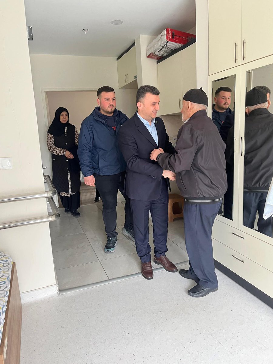 akgencdevrek67's tweet photo. 📍Yaşlılar Haftası Ziyareti

AK Parti İlçe Başkanımız Sayın Muharrem Terzi,Siyasi ve Hukuki İşler Başkanımız Efe Mezir ve Yönetim Kurulu üyelerimiz ile birlikte, Yaşlılar Haftası dolayısıyla bölgemizde bulunan huzurevini ziyaret ettik.
@ozfeyyaz 
@OMERFARUKDEMREL 
@AnlSvc https://t.co/z4xOtuqaR8