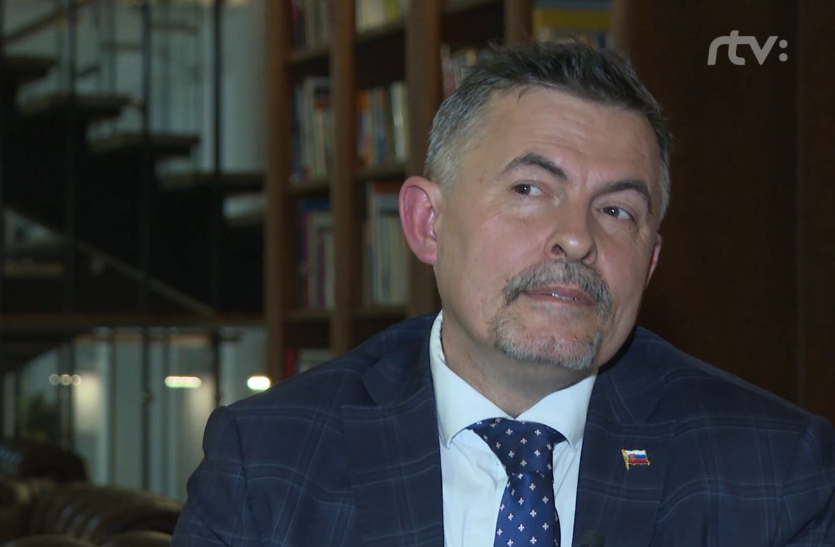 O mediach tweet media