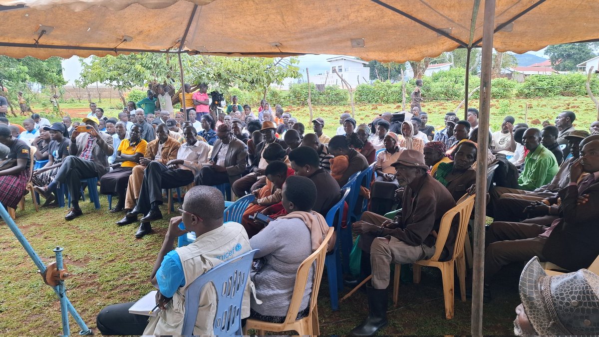 UReportUganda's tweet image. Crowning the day with purpose and pride 🎉✨

The Youth Champions of Change Celebration brought together passion, action, and commitment as we engaged in a powerful community dialogue reaffirming our stand to #EndFGM and Child Marriage in the presence of Community, Subcounty and