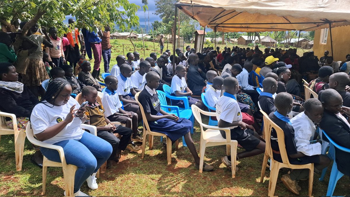 UReportUganda's tweet image. Crowning the day with purpose and pride 🎉✨

The Youth Champions of Change Celebration brought together passion, action, and commitment as we engaged in a powerful community dialogue reaffirming our stand to #EndFGM and Child Marriage in the presence of Community, Subcounty and