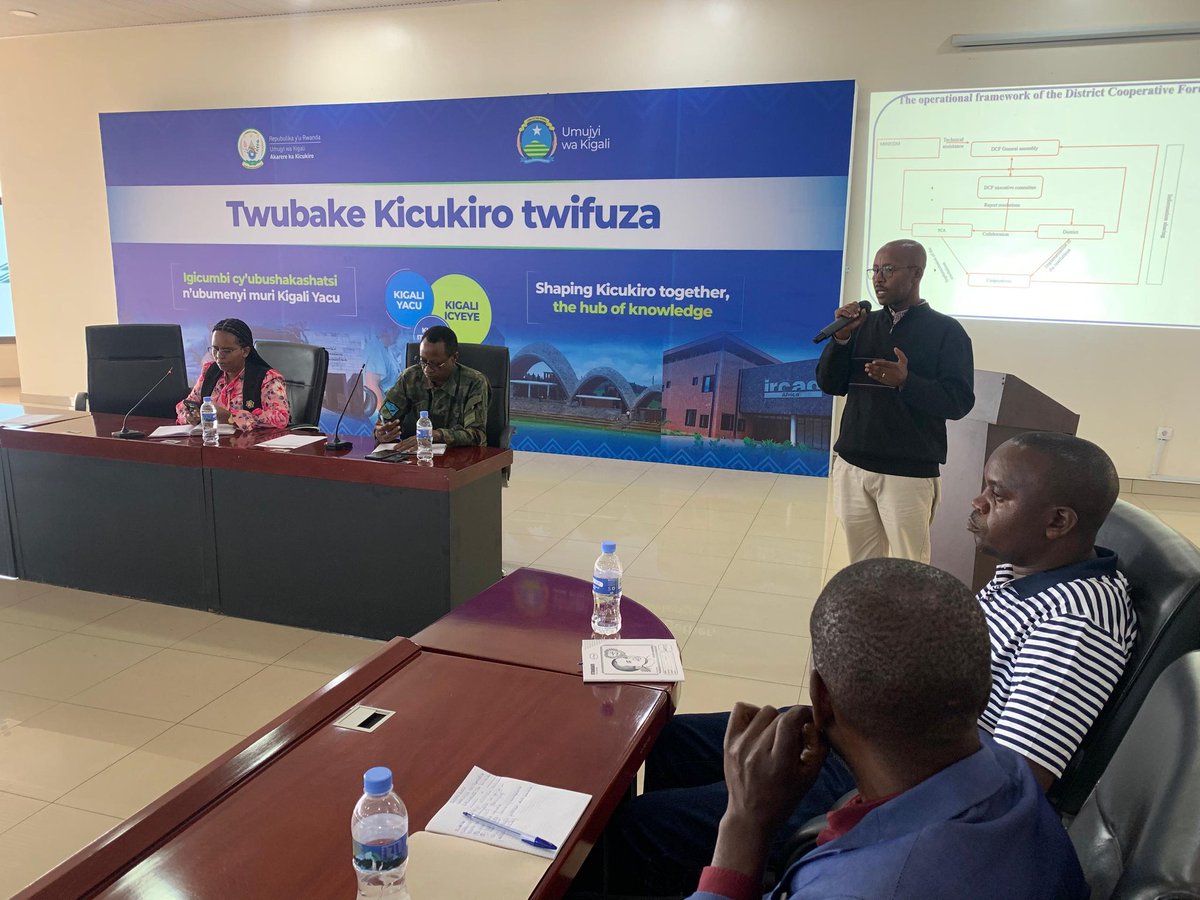 RCARwanda's tweet image. #RCA yatangije Ihuriro ry’Amakoperative (#DCF) muri @KicukiroDistr rigamije kuganira ku iterambere ry'amakoperative,hagamijwe kunoza imikorere,imiyoborere n'imicungire ya koperative. 

Hanatowe Komite Nshingwabikorwa n’abagize Inteko rusange y’iryo huriro.