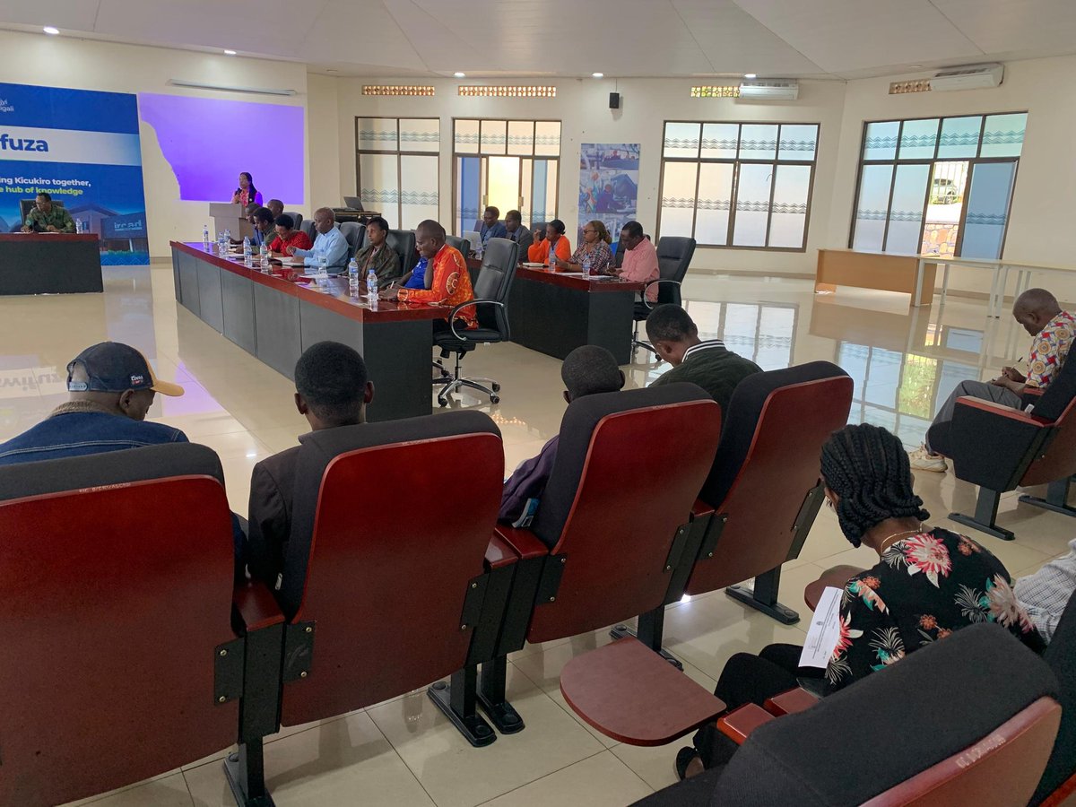 RCARwanda's tweet image. #RCA yatangije Ihuriro ry’Amakoperative (#DCF) muri @KicukiroDistr rigamije kuganira ku iterambere ry'amakoperative,hagamijwe kunoza imikorere,imiyoborere n'imicungire ya koperative. 

Hanatowe Komite Nshingwabikorwa n’abagize Inteko rusange y’iryo huriro.
