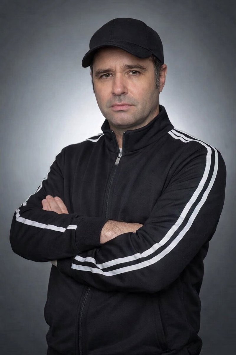 #Emmerdale <a href="/emmerdale/">Emmerdale</a> #graham , does he not have anymore clothes ? He’s always in the same suit ? 

Maybe in more relaxed outfit his acting would be more relaxed too 🤣