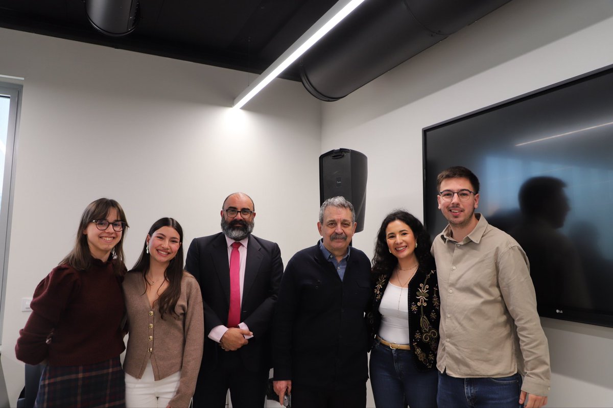 marietadelcas's tweet photo. ¿Qué pasa con Irán? 

Hoy ha tenido lugar la segunda sesión de Sapere Aude, en la que hemos tenido la oportunidad de escuchar las intervenciones de @RRdelaSerna y @Unosolosoy 

Gracias a todos los que nos han ayudado a que sea posible. https://t.co/AcWQ6RNnRw