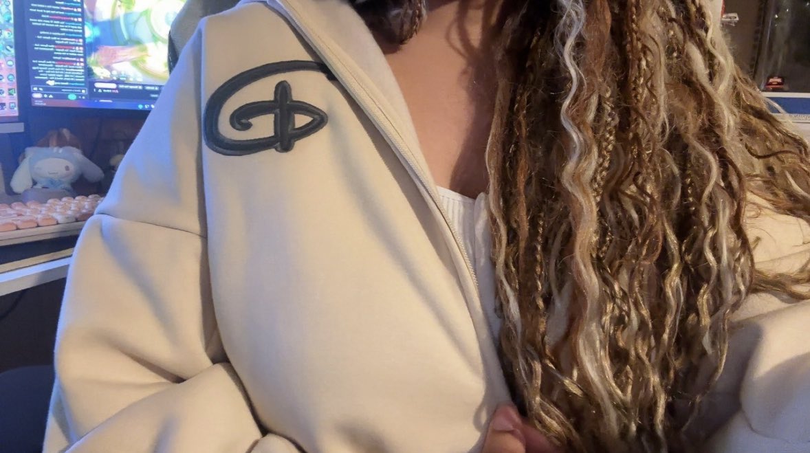 Desi 💗 tweet media