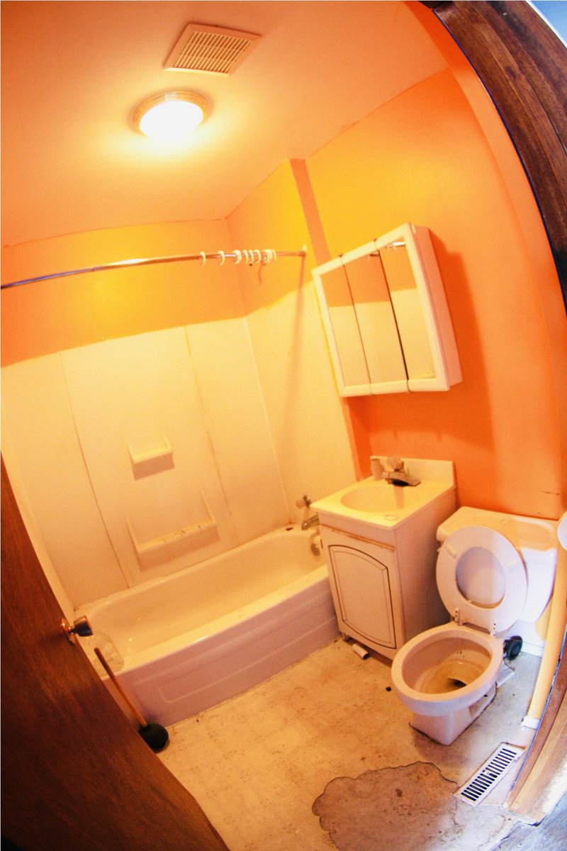 REMoneyNMoreJay's tweet image. #bathroomreno #bathroom 
#beforeandafter #beforeafter #beforevsafter #beforeandafterrenovation
#before #realestatejourney #handymanspecial #fixerupperhouse #fixerupper #fixeruppers #homerenovations #renovatingourhome #reno #renovation #renovationproject #renovationseries